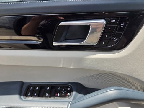 Used 2020 Porsche Cayenne AWD/4WD image 14