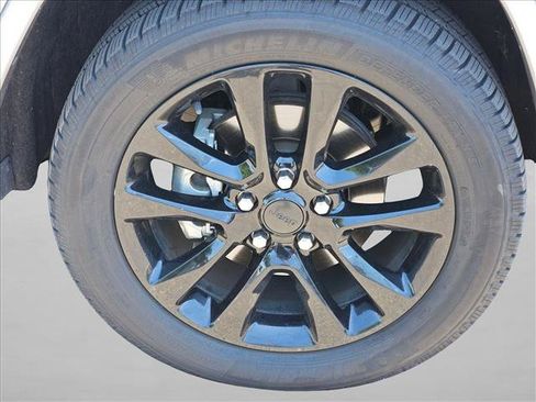 Used 2017 Jeep Grand Cherokee Altitude AWD/4WD image 26