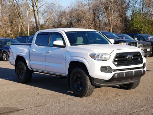 Used 2019 Toyota Tacoma SR image 2