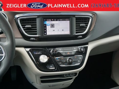 Used 2024 Chrysler Voyager LX FWD image 17