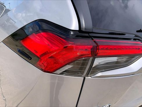 Used 2021 Toyota RAV4 XLE w/ Convenience Package FWD image 27