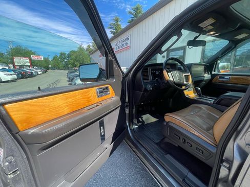 Used 2011 Lincoln Navigator 4WD w/ 101A Rapid Spec Order Code image 14