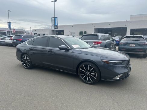Used 2024 Honda Accord Touring image 2