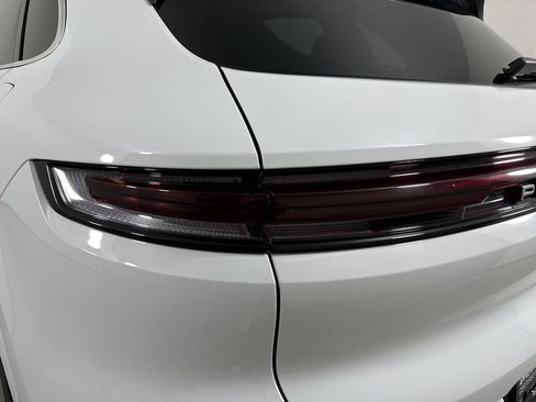 Certified 2026 Porsche Cayenne E-Hybrid AWD/4WD image 17