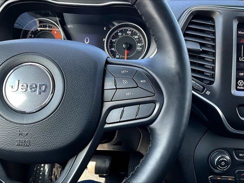 Used 2019 Jeep Cherokee Trailhawk w/ Cold Weather Group AWD/4WD image 14
