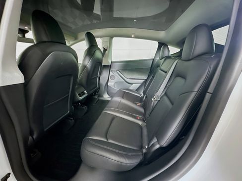 Used 2022 Tesla Model Y Long Range image 26