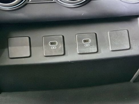 Used 2024 Land Rover Defender 130 X-Dynamic SE AWD/4WD image 29