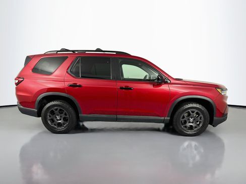 Certified 2025 Honda Pilot TrailSport image 4