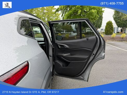 Used 2025 Chevrolet Trax LT w/ LT Convenience Package FWD image 15