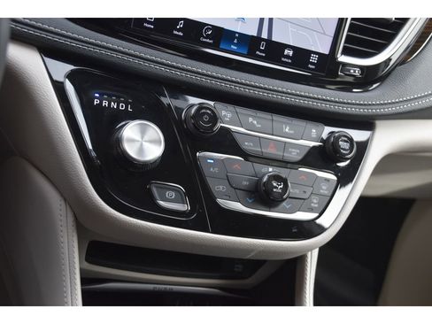 Used 2023 Chrysler Pacifica Limited w/ Uconnect Theater Family Group image 37