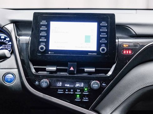 Used 2022 Toyota Camry SE image 14