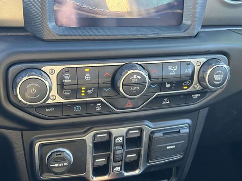 Used 2023 Jeep Wrangler Unlimited w/ Sun & Screen Package image 16