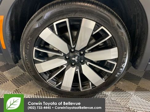 Used 2025 Mitsubishi Outlander SE image 26