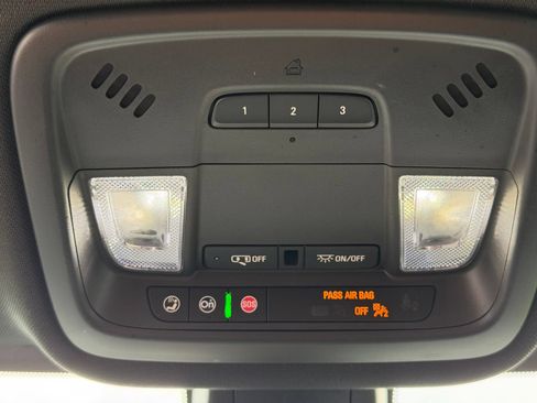 Used 2023 Chevrolet Traverse LT FWD image 25