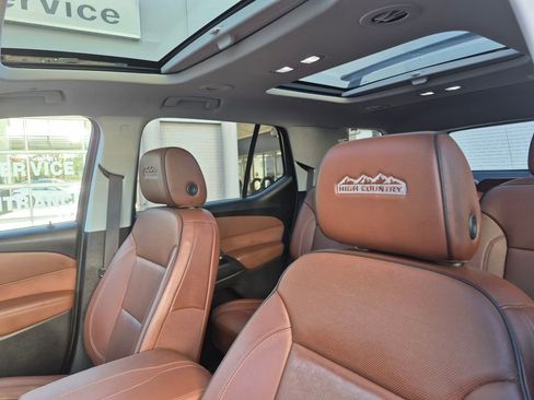Used 2021 Chevrolet Traverse High Country image 11