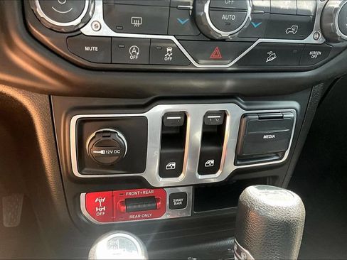 Used 2018 Jeep Wrangler Rubicon AWD/4WD image 30