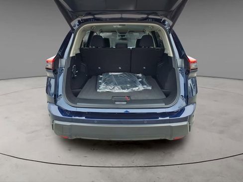 Certified 2026 Nissan Rogue SV AWD/4WD image 9