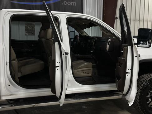 Used 2015 GMC Sierra 2500 Denali w/ Duramax Plus Package image 17