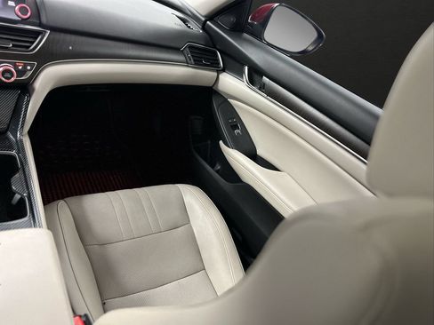 Used 2018 Honda Accord Touring image 13