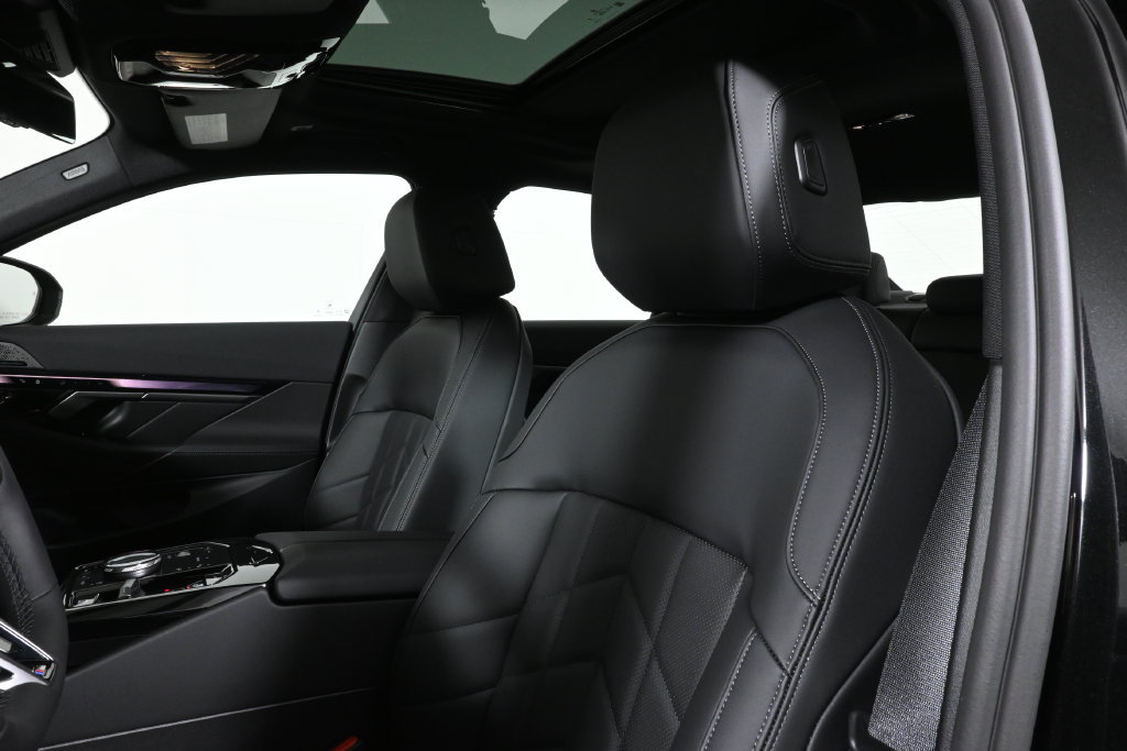 Used 2027 BMW 540i xDrive w/ M Sport Package AWD/4WD image 16