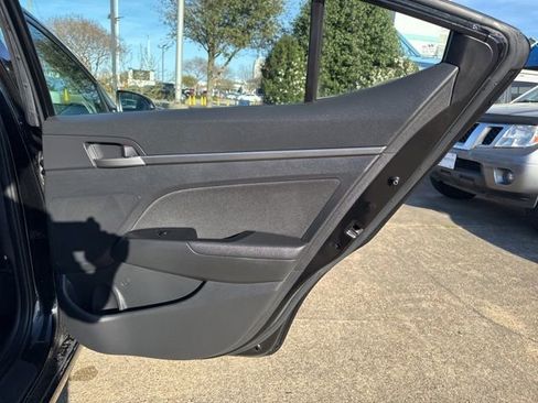 Used 2018 Hyundai Elantra SEL image 16