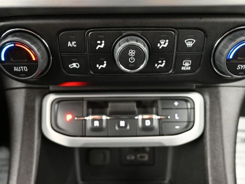 Used 2023 GMC Acadia SLT w/ Technology Package image 15