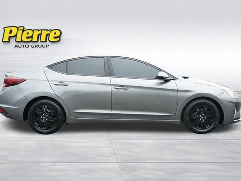 Used 2020 Hyundai Elantra SE FWD image 3
