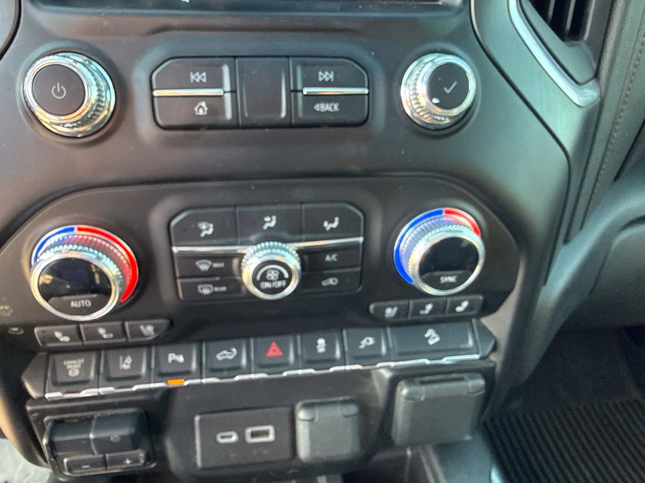 Used 2023 GMC Sierra 2500 AT4 w/ AT4 Premium Plus Package AWD/4WD image 25