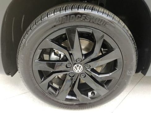 Used 2024 Volkswagen Taos SE FWD image 93