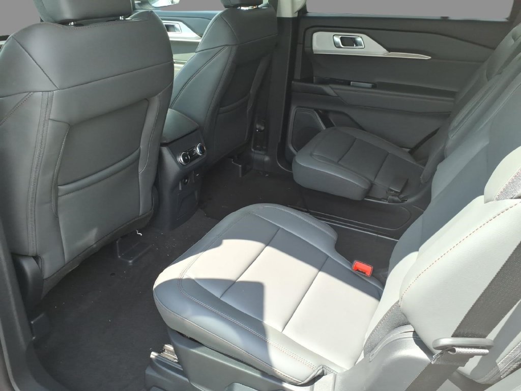 New 2026 Ford Explorer Active w/ Active Comfort Package AWD/4WD image 17
