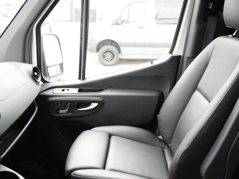 Used 2024 Mercedes-Benz Sprinter 2500 image 13