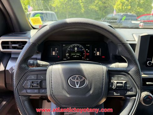 Certified 2025 Toyota Tacoma SR5 AWD/4WD image 33