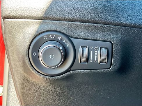 Used 2021 Jeep Compass Altitude w/ Sun and Sound Group image 10