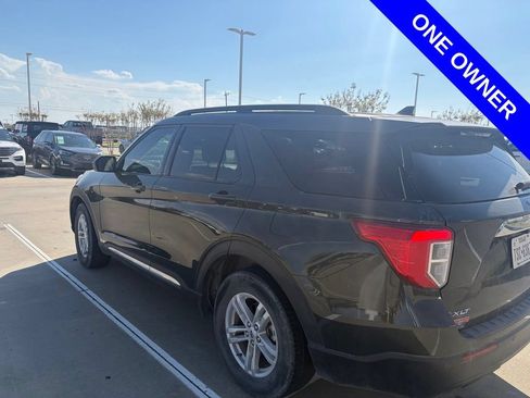 Used 2023 Ford Explorer XLT RWD image 3