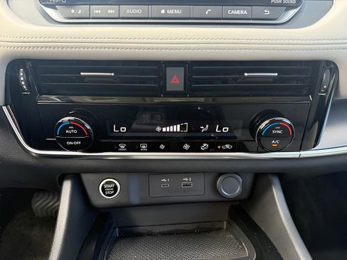 Used 2022 Nissan Rogue SV FWD image 27