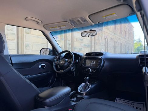 Used 2018 Kia Soul + FWD image 10