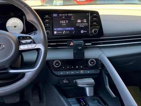 Used 2022 Hyundai Elantra SEL w/ Convenience Package FWD image 7