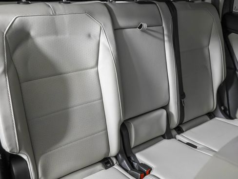 Used 2020 Volkswagen Tiguan SEL w/ Tiguan Two-Row MDO Package image 44