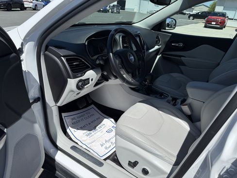 Used 2019 Jeep Cherokee Limited AWD/4WD image 9
