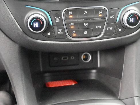 Used 2024 Chevrolet Equinox LT image 34