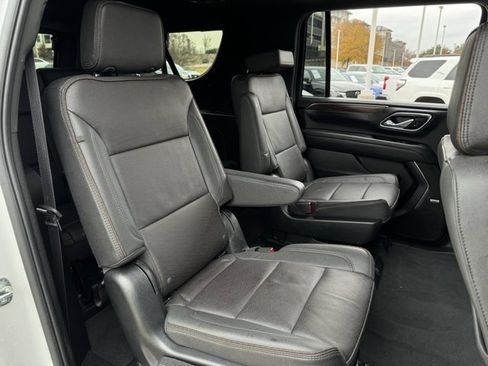 Used 2023 Chevrolet Suburban High Country image 33