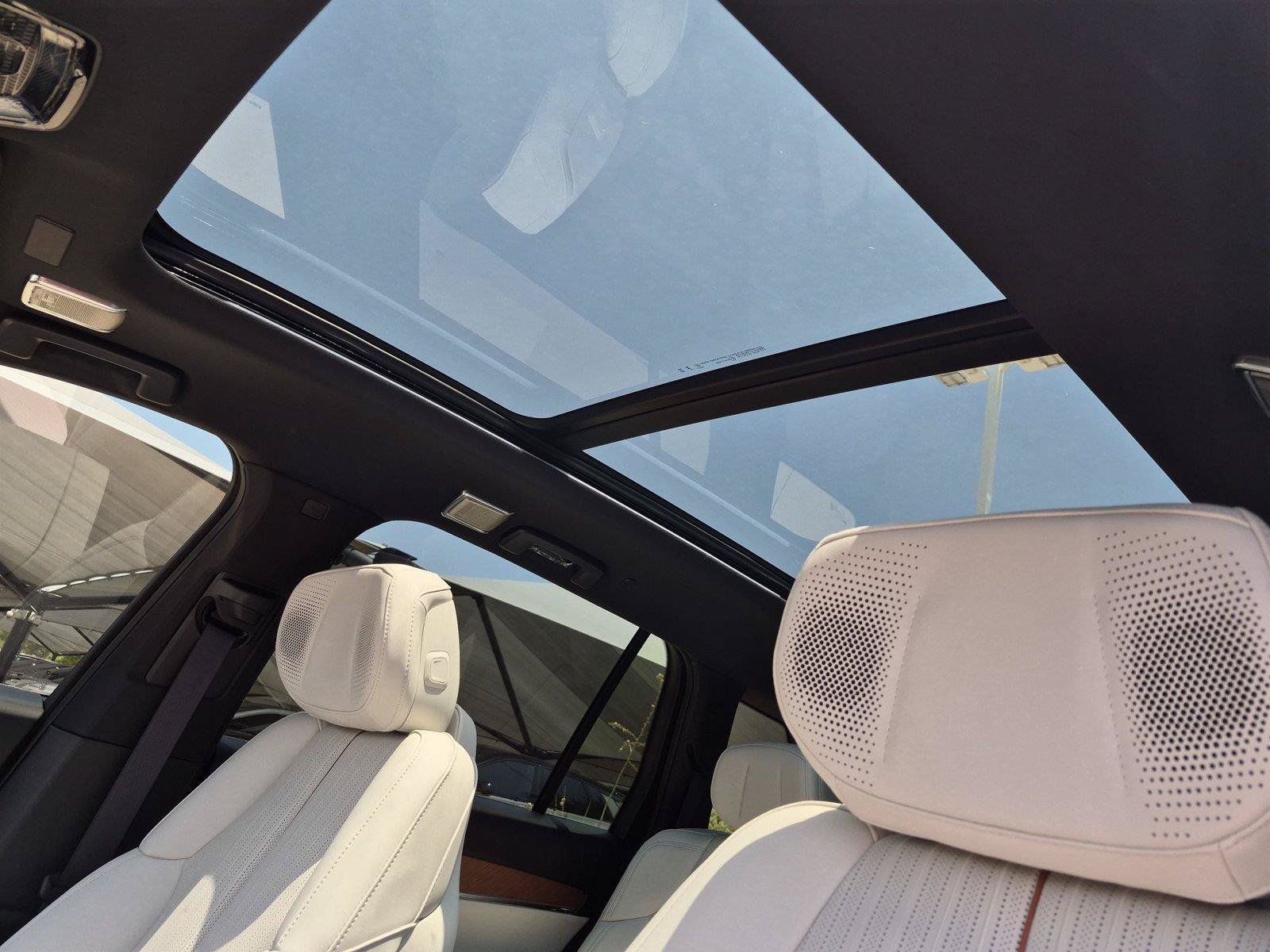 New 2027 Cadillac Vistiq Sport w/ LPO, Floor Liner Package AWD/4WD image 9