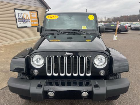 Used 2017 Jeep Wrangler Unlimited Sahara image 2