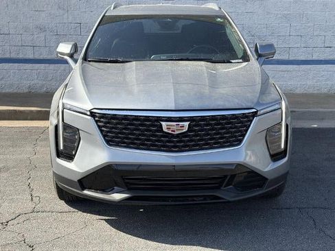 Used 2025 Cadillac XT4 Premium Luxury FWD image 2