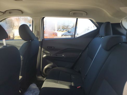 Used 2024 Nissan Kicks S image 11