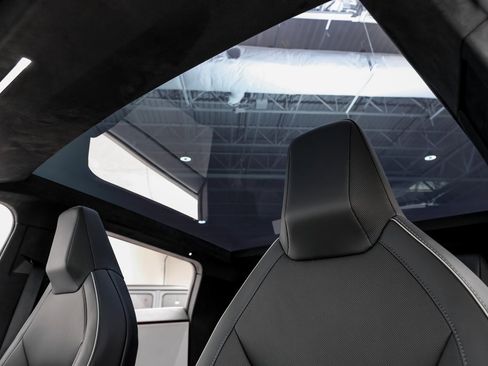 Used 2024 Tesla Cybertruck AWD Crew Cab image 7