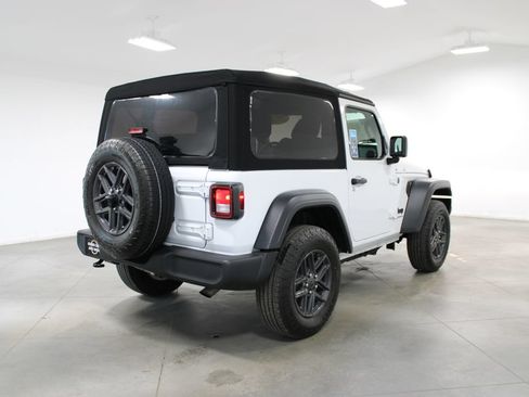 Used 2024 Jeep Wrangler Sport AWD/4WD image 9