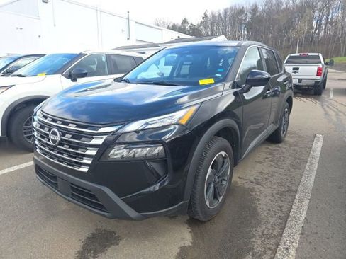 Used 2025 Nissan Rogue SV image 8