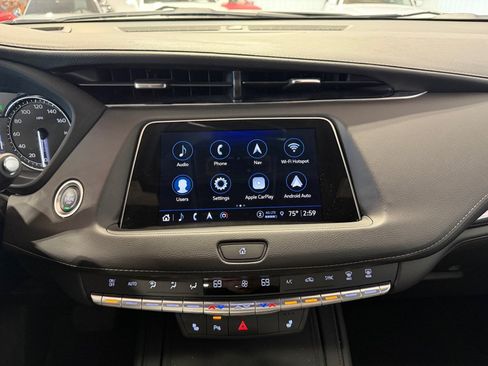 Used 2023 Cadillac XT4 Luxury w/ Cold Weather Package AWD/4WD image 32