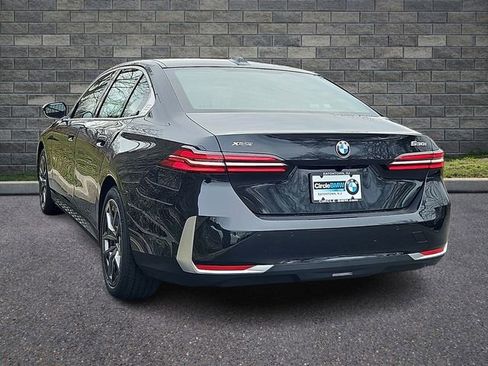 New 2026 BMW 530i xDrive w/ Premium Package AWD/4WD image 4